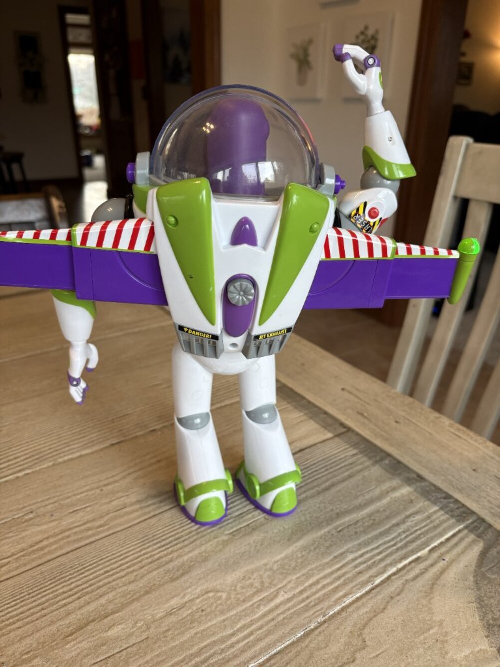 Buzz Lightyear - Picture 3 of 3
